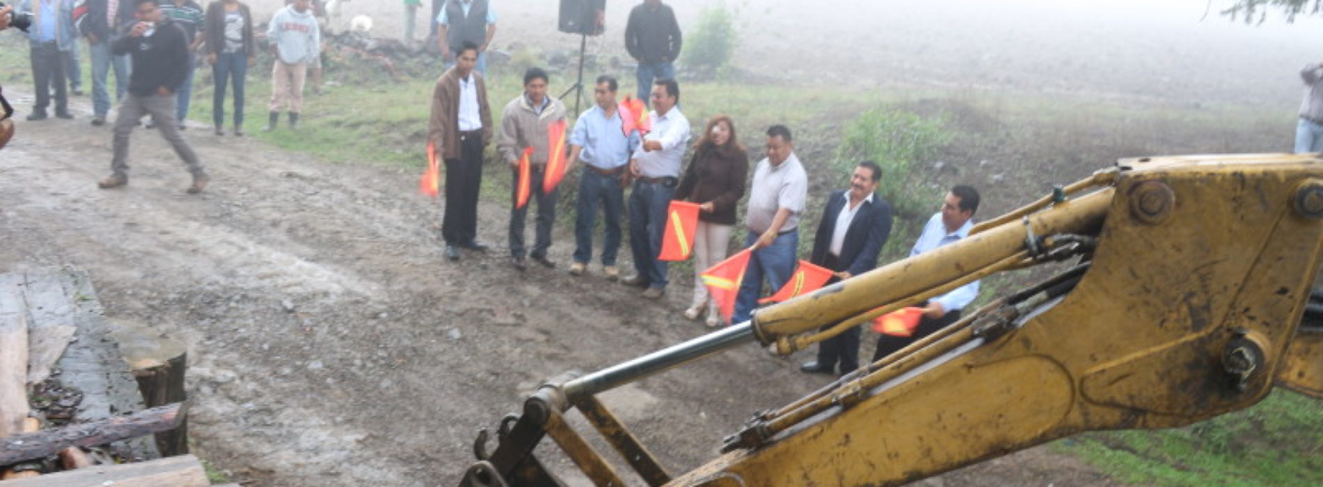 Inicia construcción de puente vehicular  en parajes Agua del Sol y Los Cangrejos en Tlaxiaco