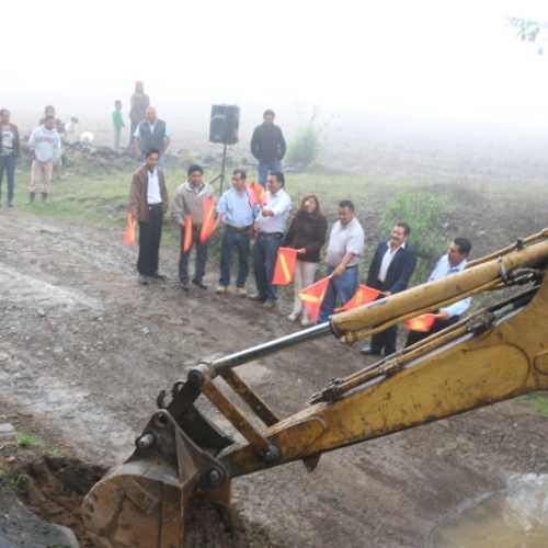 Inicia construcción de puente vehicular  en parajes Agua del Sol y Los Cangrejos en Tlaxiaco