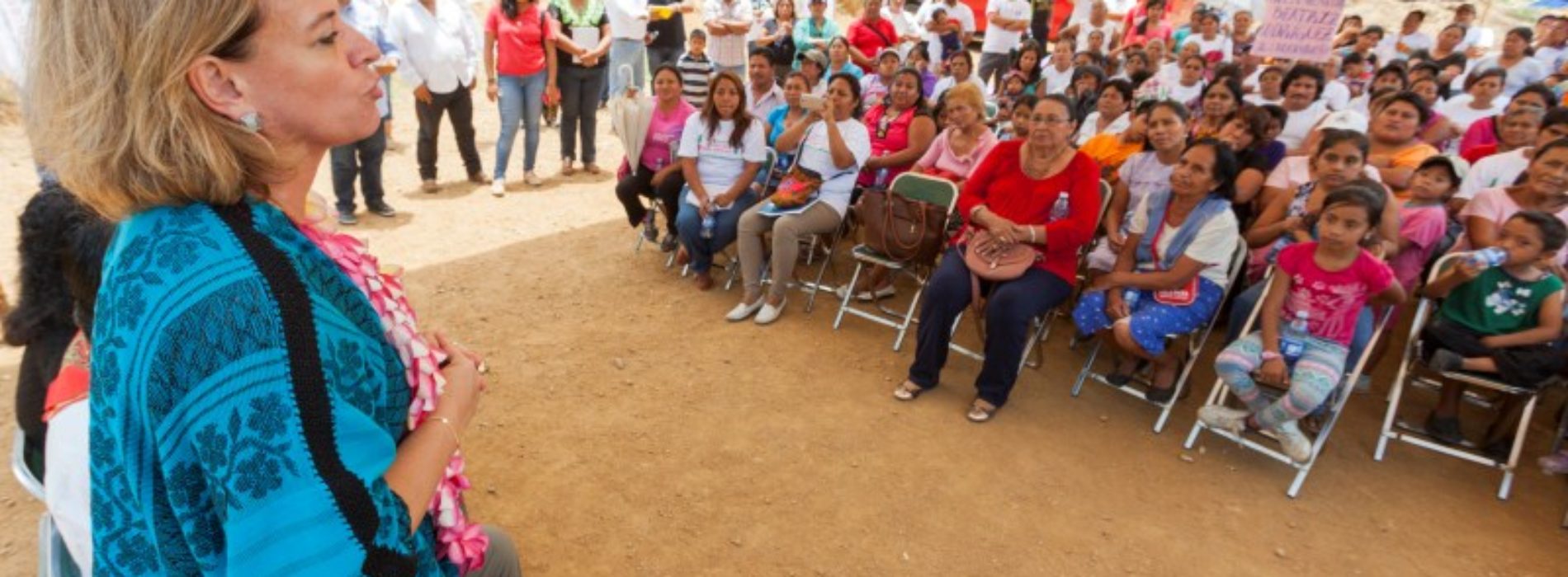 #Oaxaca @TitiRoC @LauraVignonC Es tiempo que nos organicemos y juntos salgamos adelante: Beatriz Rodríguez