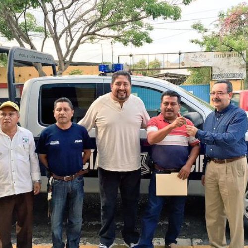 #Oaxaca @FREDDYGILPINEDA @62LegisOficial Otorgan a Ayuntamiento de Santo Reyes Nopala patrulla gestionada por diputado Freddy Gil