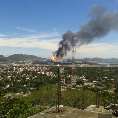 En línea de desfogue, explosión en refinería de Salina Cruz, así mismo se les pide que conserven la calma ya todo esta controlado