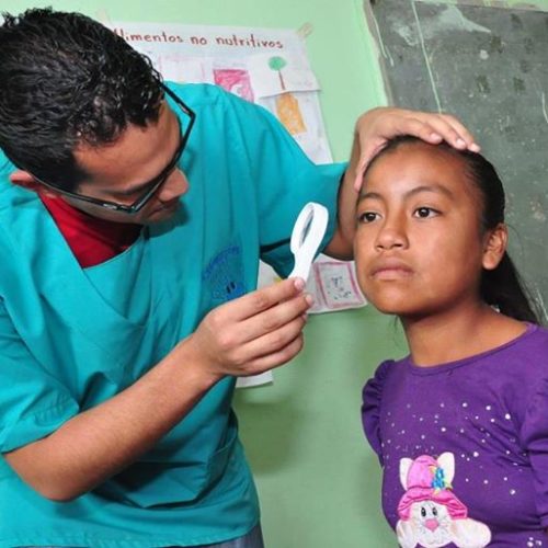 Brindan Nuevo IEEPO y Asociación Civil “Dermaton” atención médica especializada a escolares de Santa Cruz Xoxocotlán