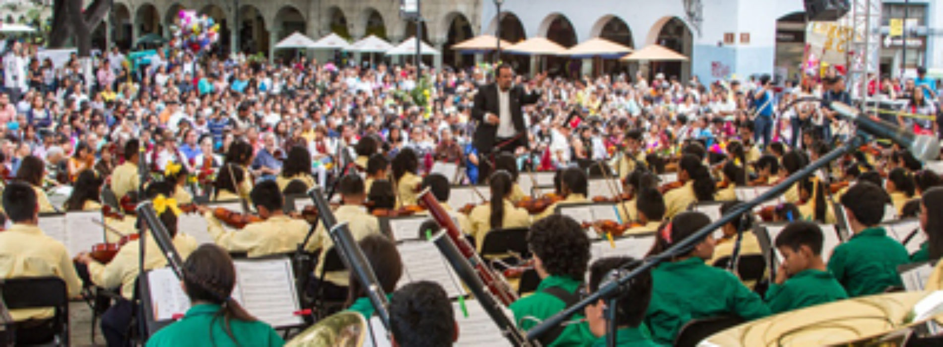 Ofrece Orquesta Sinfónica “Esperanza Azteca” magno concierto en el Zócalo