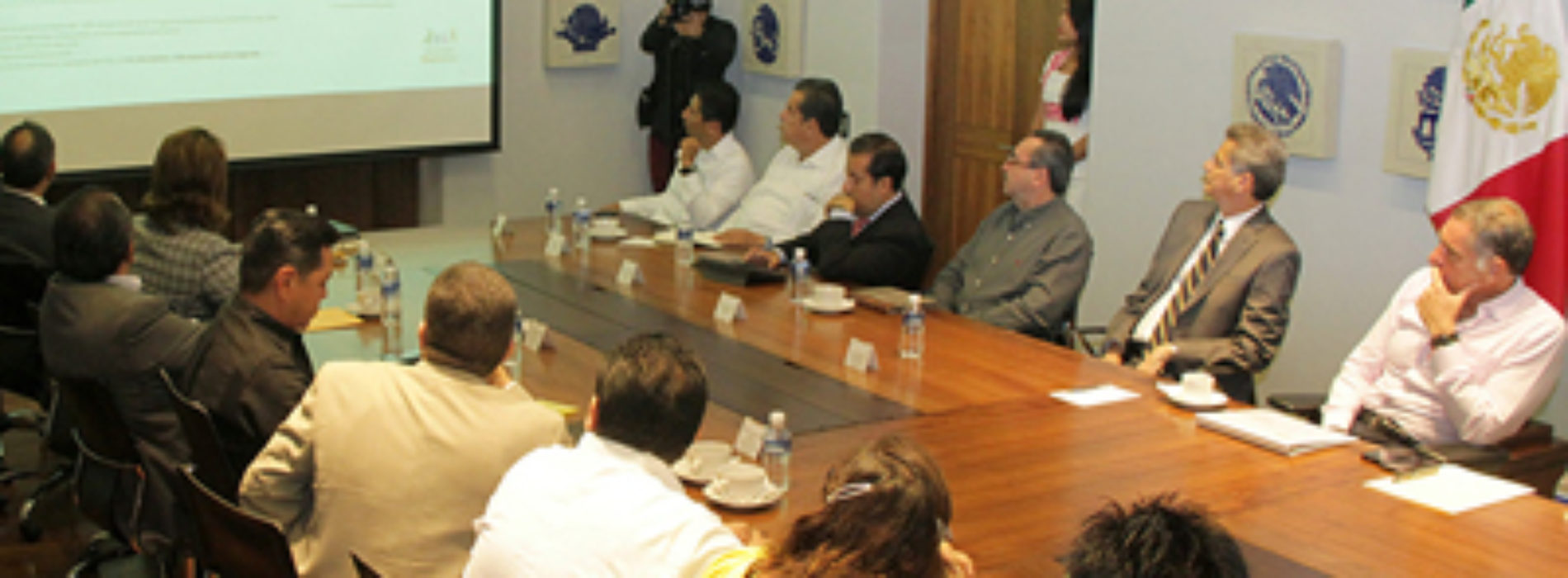 Presupuesto 2016 se aplicará con eficiencia, transparencia y responsabilidad: Gabino Cué