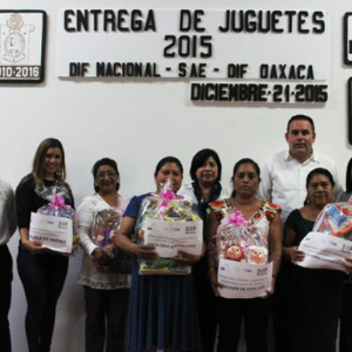 DIF Estatal entrega 74 mil juguetes a municipios de Oaxaca