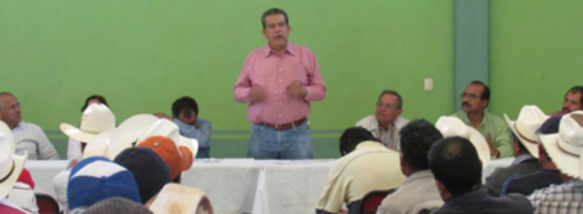 Gobierno de Oaxaca entrega apoyos a productores de la Cañada