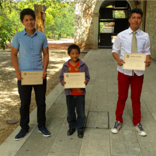 Premian a alumnos oaxaqueños ganadores del Concurso Internacional Diálogos Globales 2015