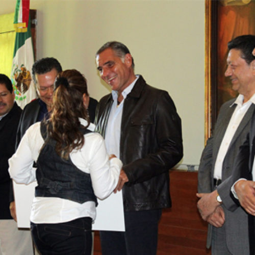 Conmemora Gabino Cué la promulgación de la ley agraria entregando 20 MDP a campesinos de Valles Centrales