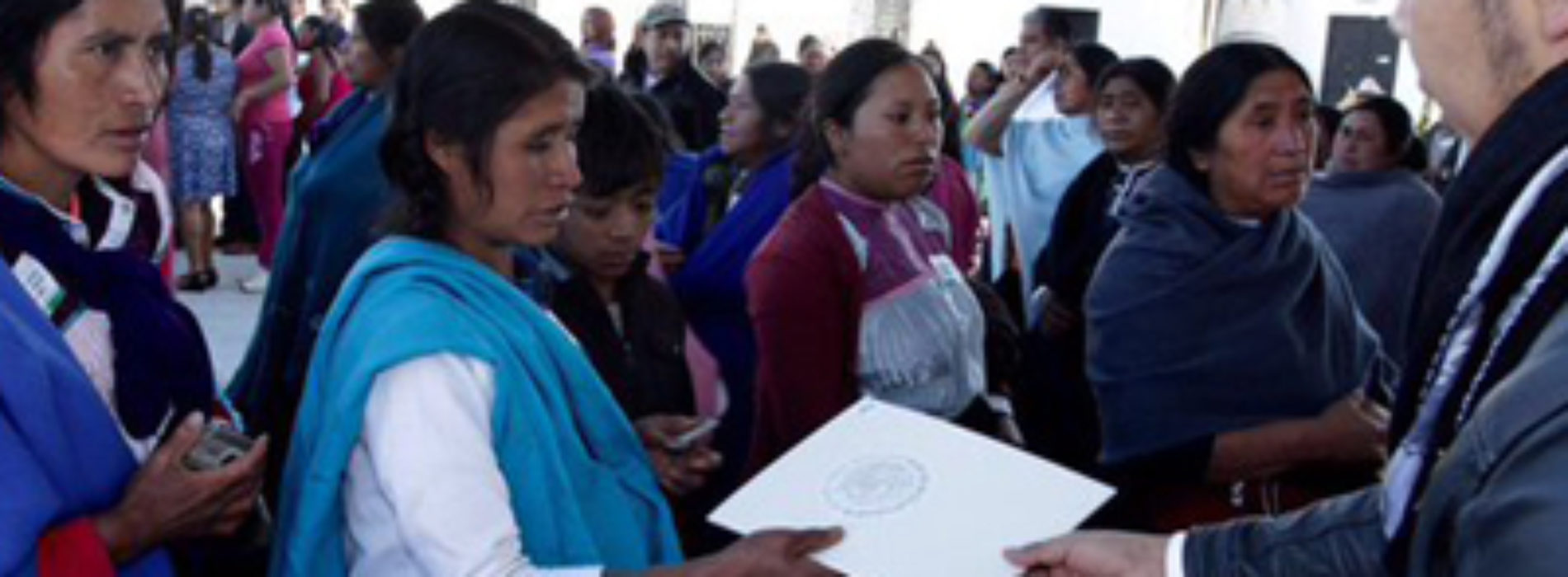 Signan convenio para garantizar Derecho a la Identidad a Pueblos Indígenas