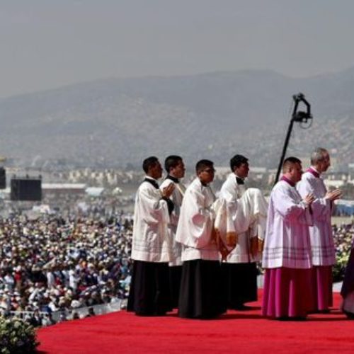 Papa: debe frenarse a traficantes de la muerte