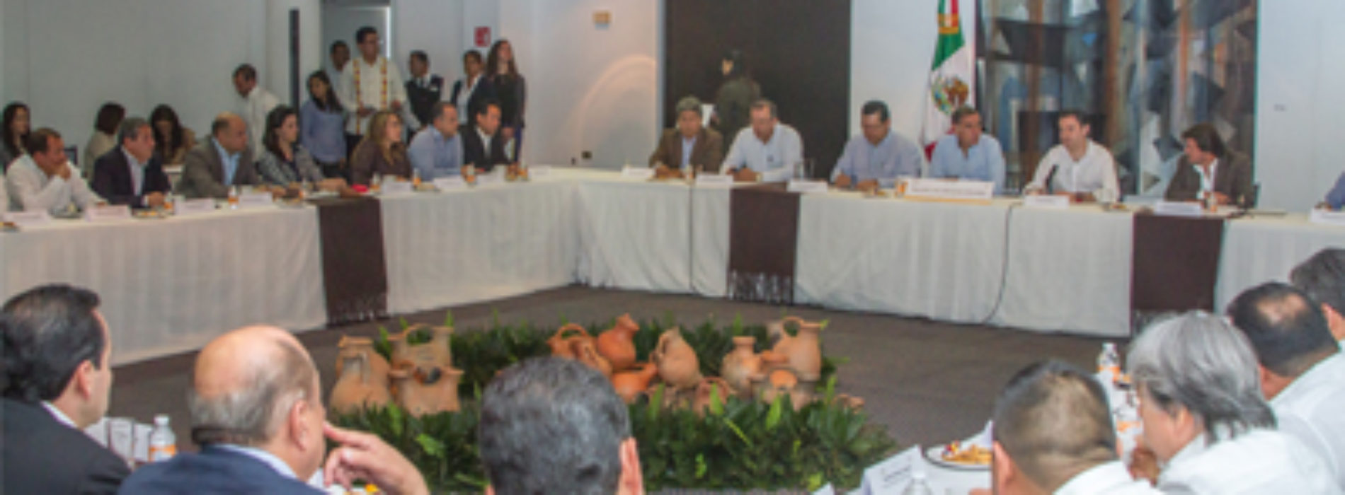 Gobierno de Oaxaca y SEP sostienen reunión con sector empresarial para socializar Reforma Educativa
