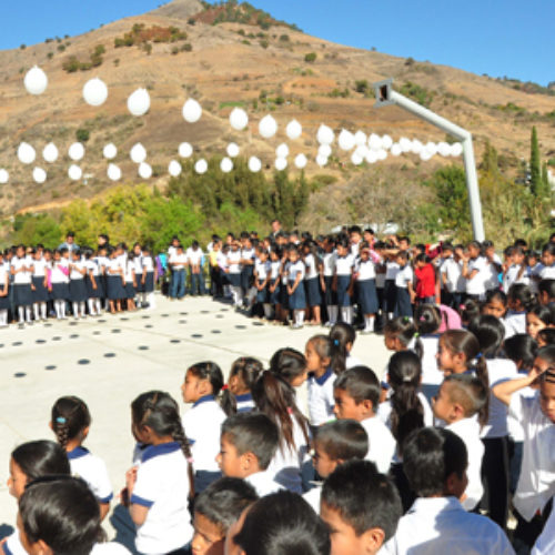 Entrega IEEPO recursos a escuela primaria indígena “Redención”, en Santa María Peñoles