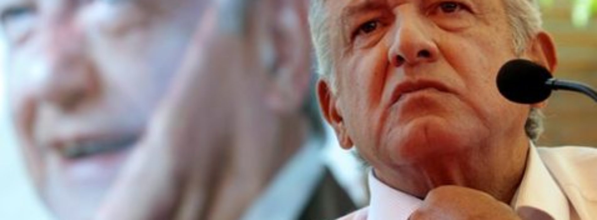 AMLO pide a simpatizantes difundir spots que prohibió el INE