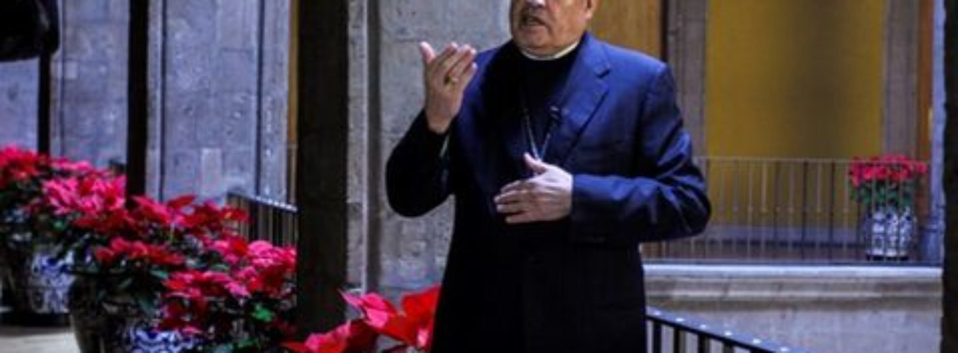 Norberto Rivera niega ruptura con el Papa