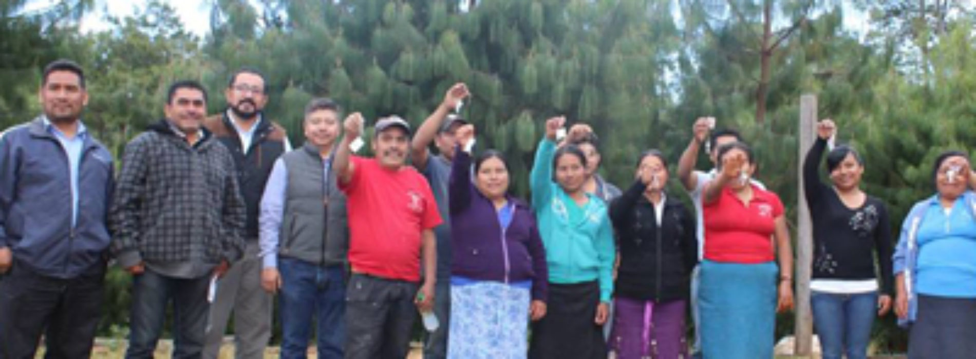 Beneficia CEVI a habitantes de Antonino El Alto, Zimatlán en materia de vivienda