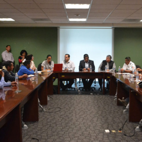 Funcionarios dialogan con autoridades y representantes de la Red Internacional Indígena de Oaxaca
