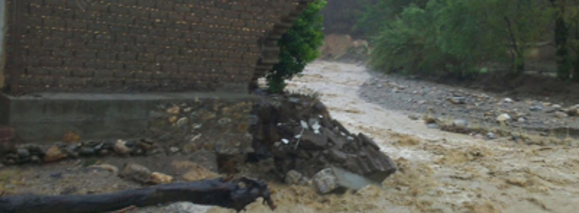 Gobierno estatal brinda auxilio a afectados por  lluvias y fuertes vientos en la Mixteca