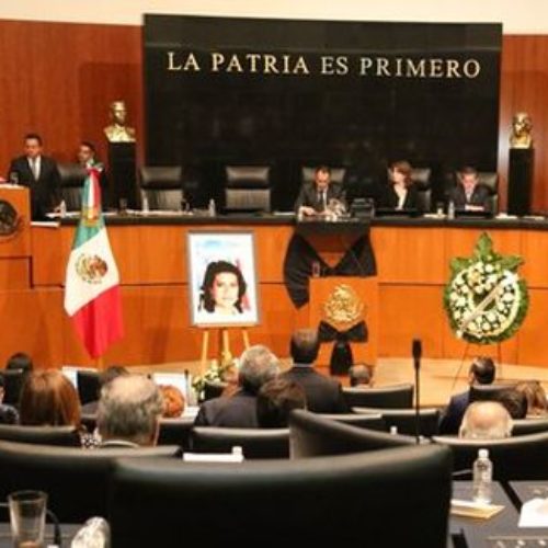 Senado despide a Mónica Arriola entre aplausos