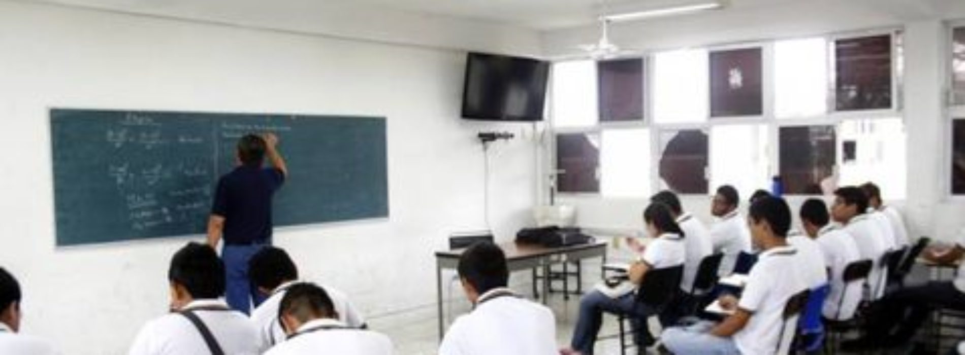 Senado aprueba reforma para flexibilizar calendario escolar