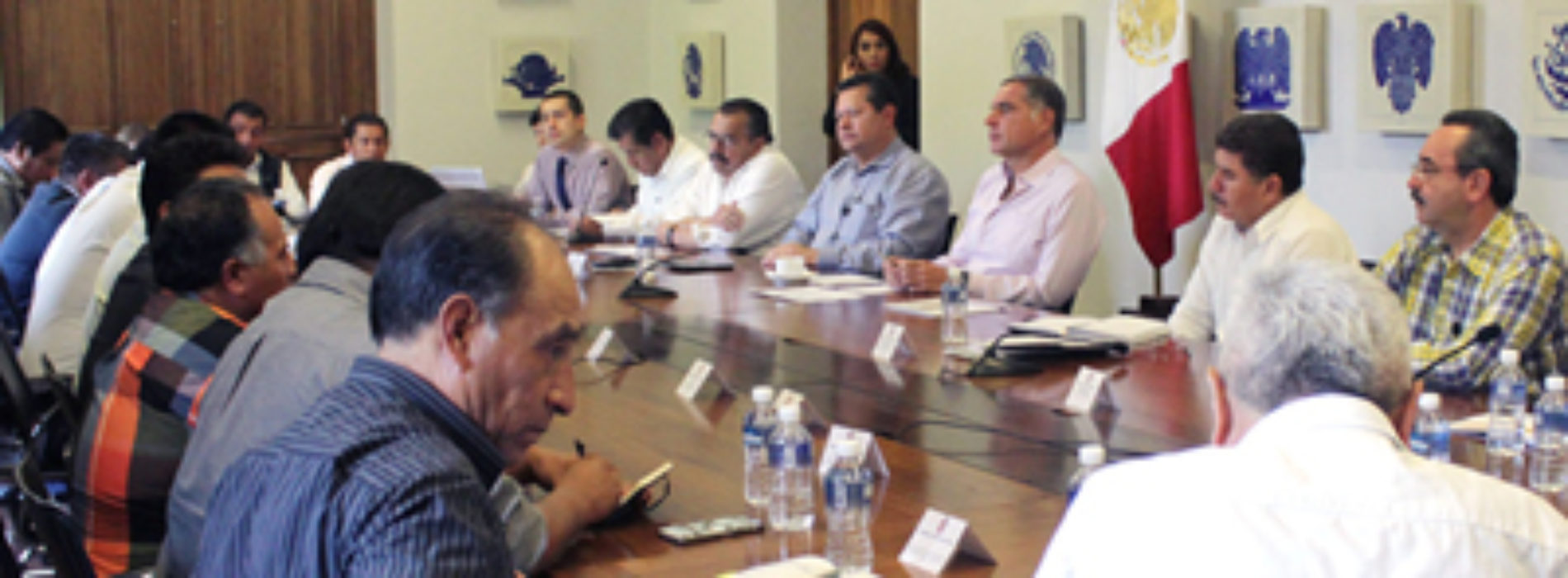 Llama Gabino Cué al Congreso de Oaxaca a dar proceso legislativo a Ley Indígena