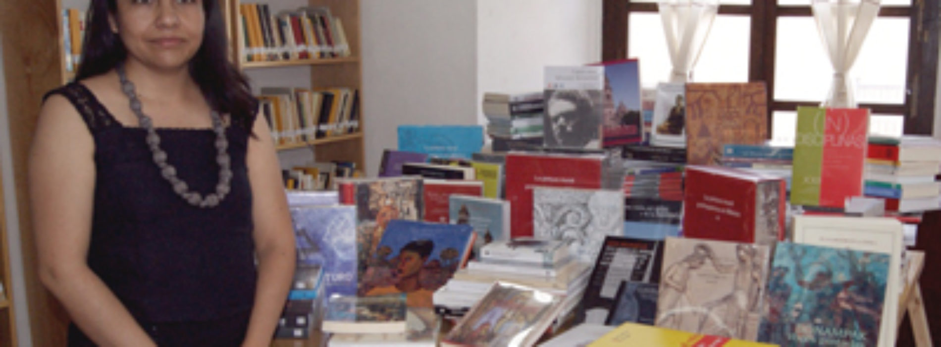 Dona IIEUNAM 228 libros de arte a la Biblioteca Pública Central