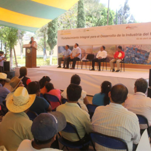 Con inversión de 92 MDP, STyDE fortalece la industria del mezcal en Oaxaca