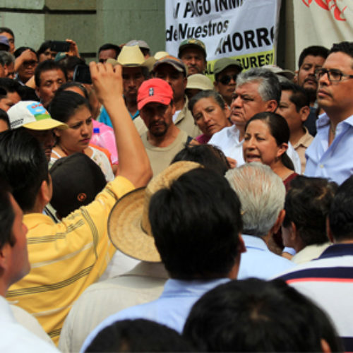 Refrenda Gobierno de Oaxaca apoyo a defraudados por cajas de ahorros