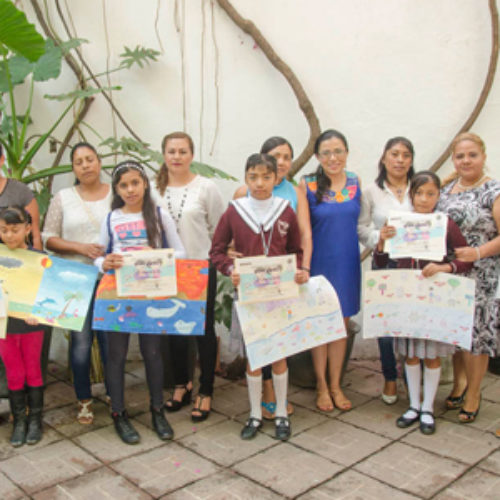 Premia IEEPO a ganadoras del Concurso Nacional de Pintura Infantil “El Niño y la Mar”