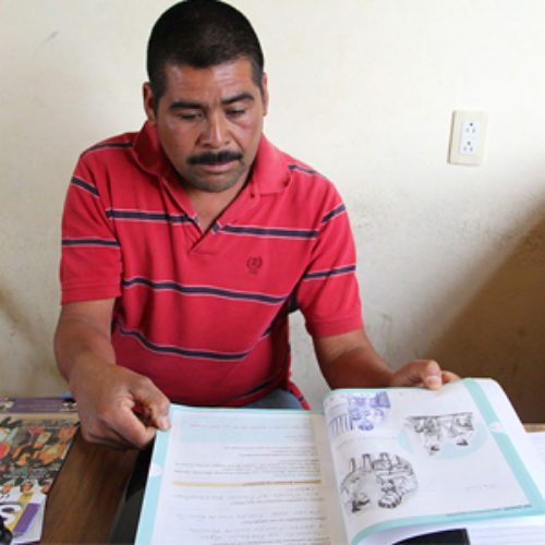 Agente Municipal de La Soledad, en Miahuatlán. cursa su educación básica en el IEEA