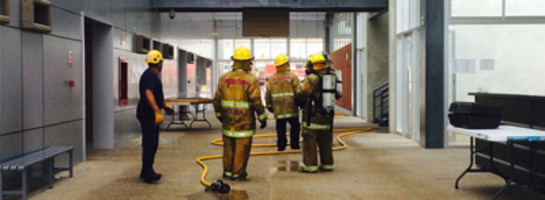 Incendio en Polideportivo “Venustiano Carranza” provoca solo daños menores