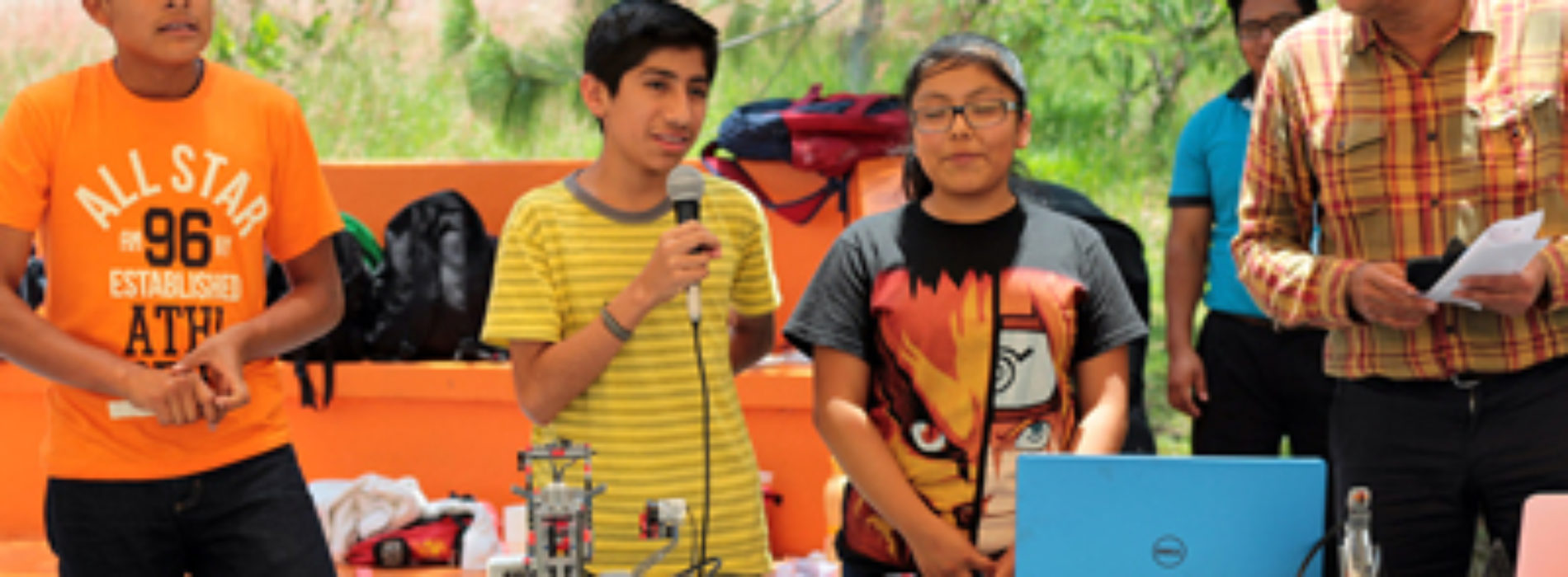 Presentan alumnos destacados prototipos de robótica a niñas y niños del CRIT-Teletón Oaxaca
