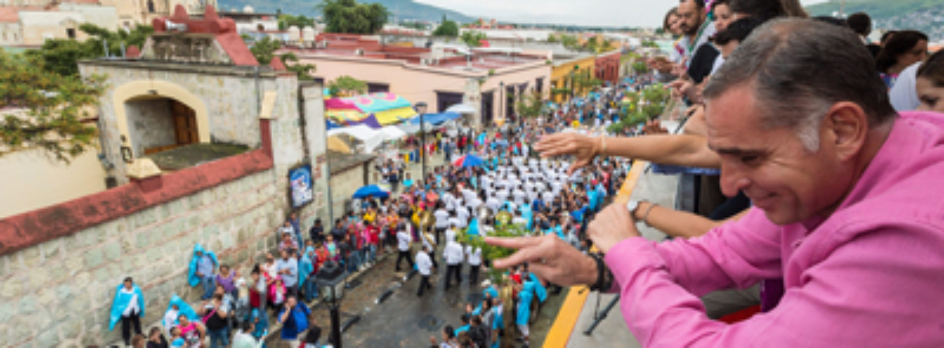 Oaxaca muestra su grandeza cultural en Desfile de Delegaciones 2016