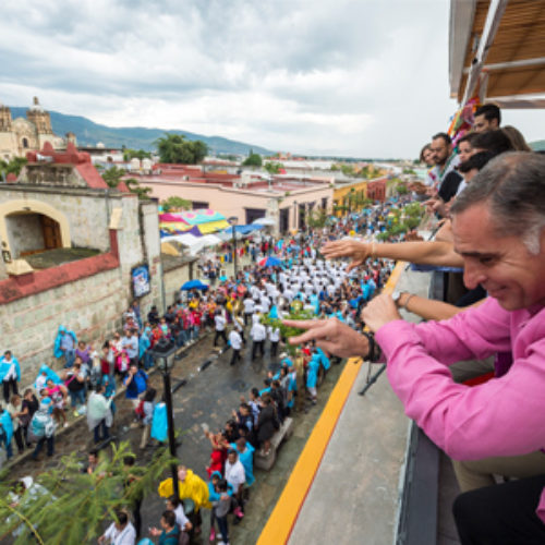 Oaxaca muestra su grandeza cultural en Desfile de Delegaciones 2016