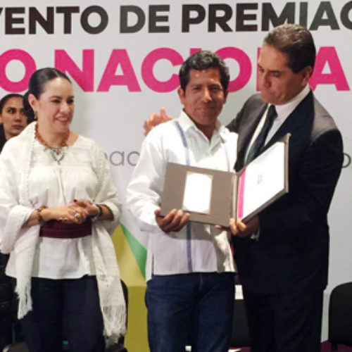 Artesanos oaxaqueños destacan en IV Concurso Nacional Textiles 2016
