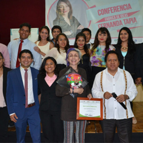 Presenta Fernanda Tapia “Fábrica de Ideas” a estudiantes de la UTVCO