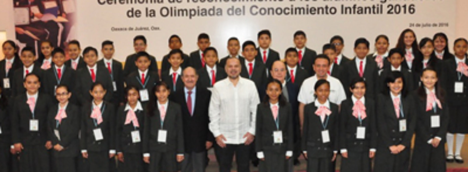 Destacan ganadores oaxaqueños de la Olimpiada del Conocimiento Infantil 2016 en su visita a Los Pinos