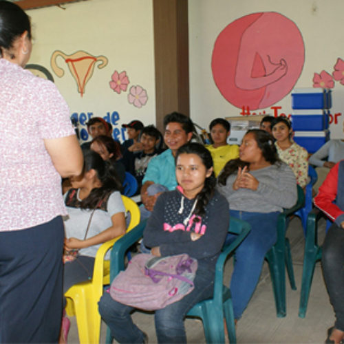 Sensibilizan a adolescentes de San Bartolo Coyotepec  en materia de violencia y VIH