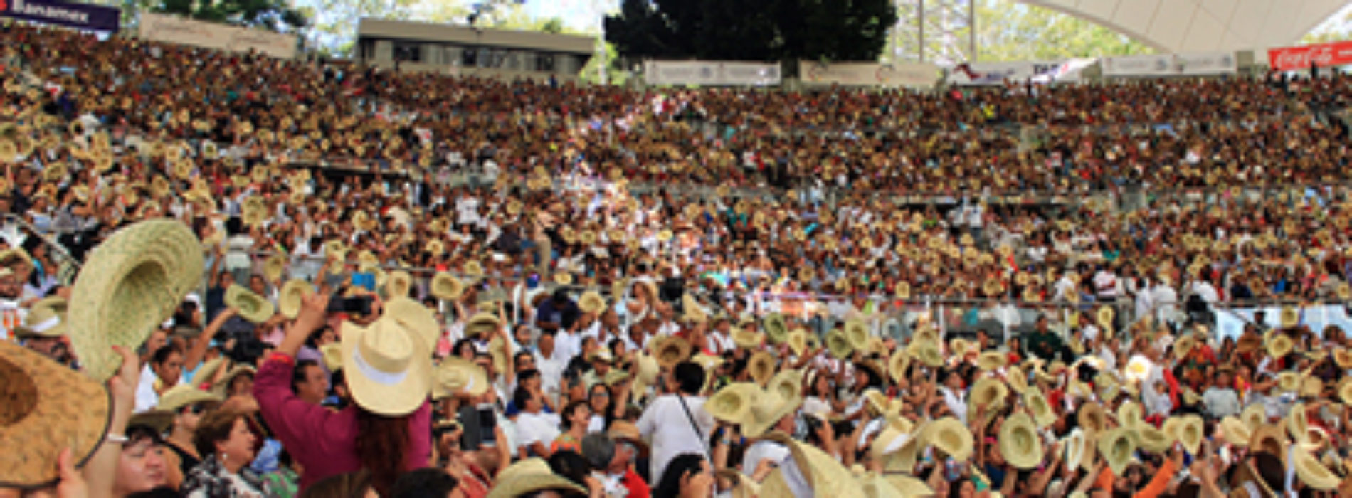 Registra Auditorio Guelaguetza lleno total, pese a actos de protesta