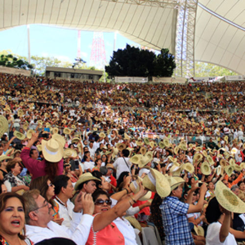 Registra Auditorio Guelaguetza lleno total, pese a actos de protesta