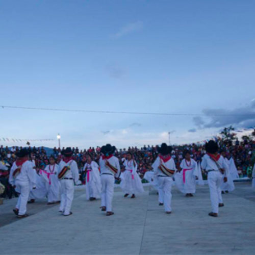 Participan escolares en la Primera Guelaguetza de San Nicolás Yaxe
