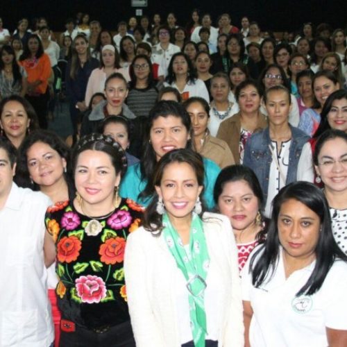 Celebra Mariana Benítez participación de oaxaqueñas en Escuela de Mujeres Priistas.