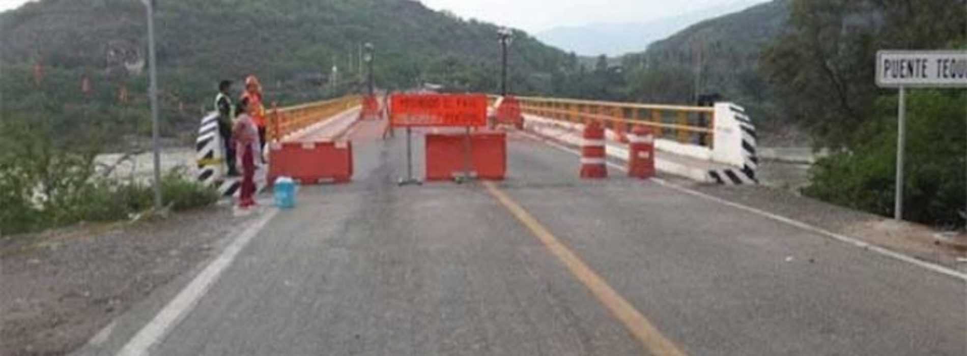 Cierran provisionalmente paso vehicular en puente de Tequisistlán.