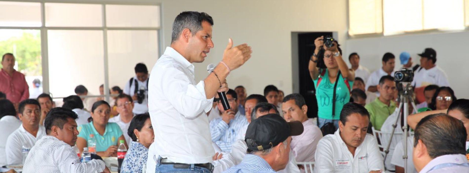 Encabeza Gobernador de Oaxaca  reunión con presidentes municipales de los 41 municipios afectados por el sismo