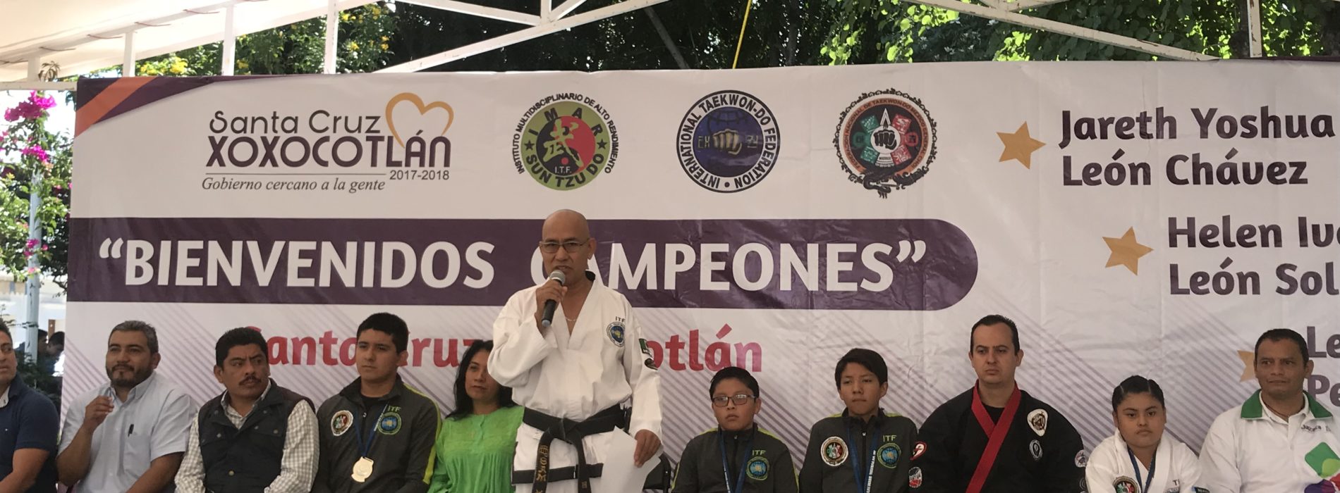 Autoridades municipales de Xoxocotlán reconocen jóvenes xoxequeños participantes en el Campeonato panamericano 2017.