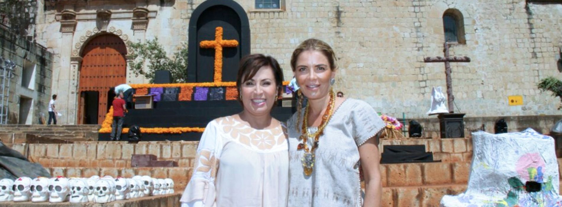 Rosario Robles e Ivette Morán de Murat comparten tradiciones oaxaqueñas