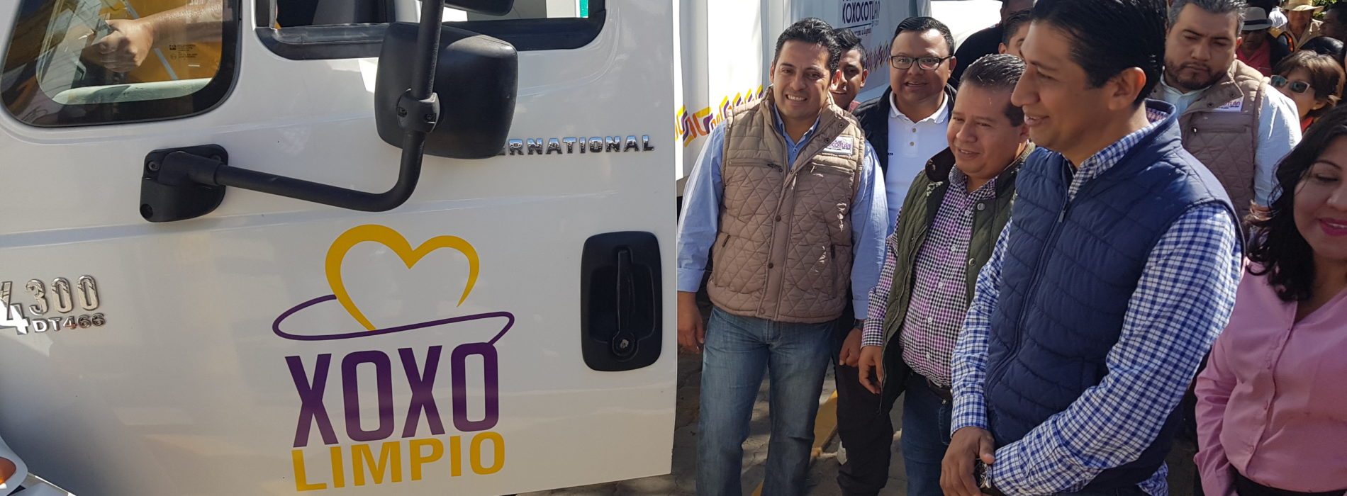 Edil entrega vehículos para limpieza de Xoxocotlán.