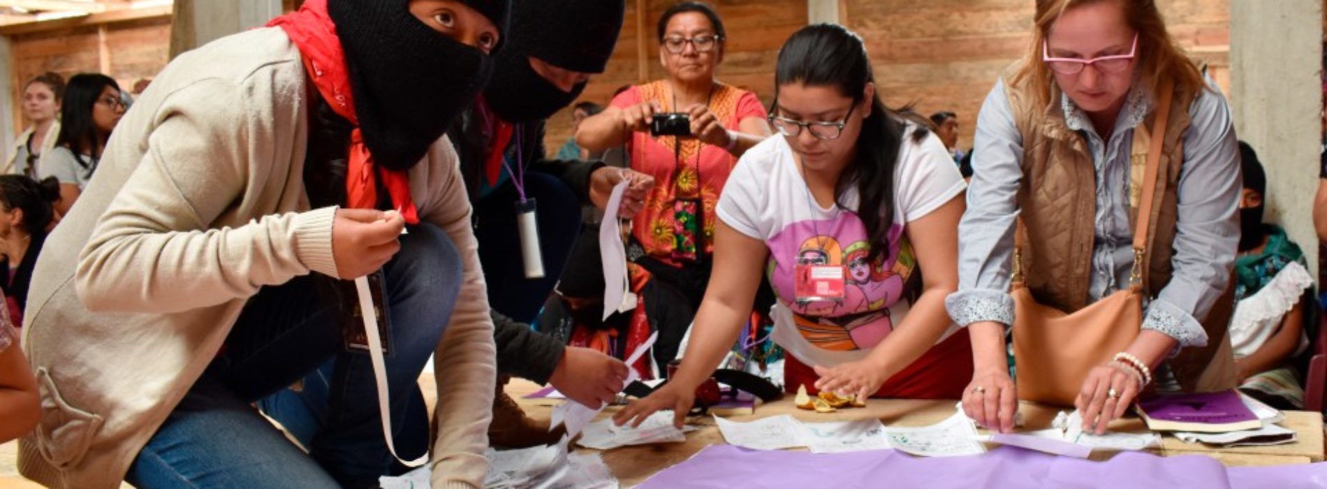 Miles de mujeres de todo el mundo llegan a Chiapas para
luchar junto a las zapatistas por sus derechos