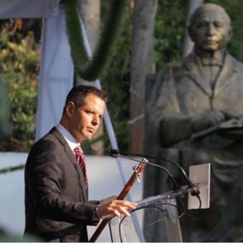 Llama Alejandro Murat a honrar la memoria de Benito Juárez
con unidad