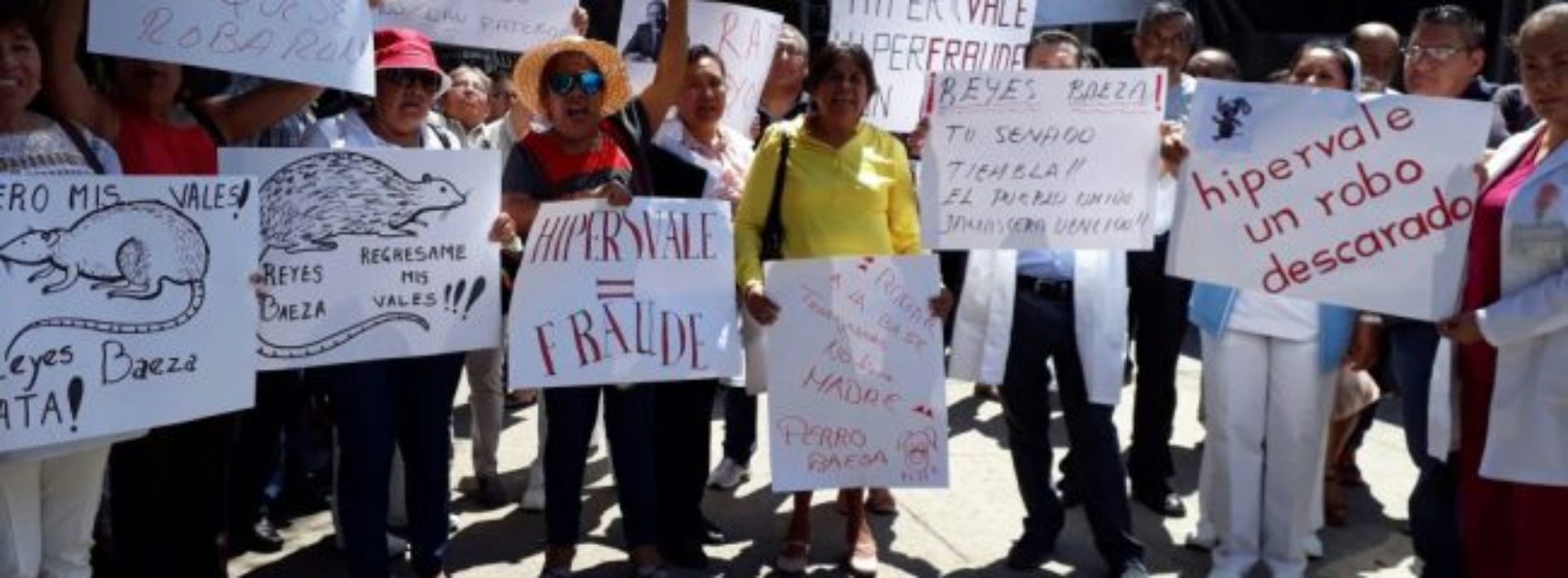 ISSSTE adeuda miles de pesos en vales de despensa a
trabajadores