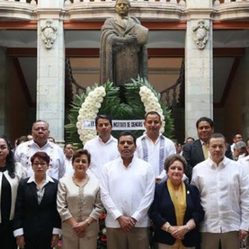 Ideario de Juárez, base para democracia y gobierno justo:
Rector UABJO